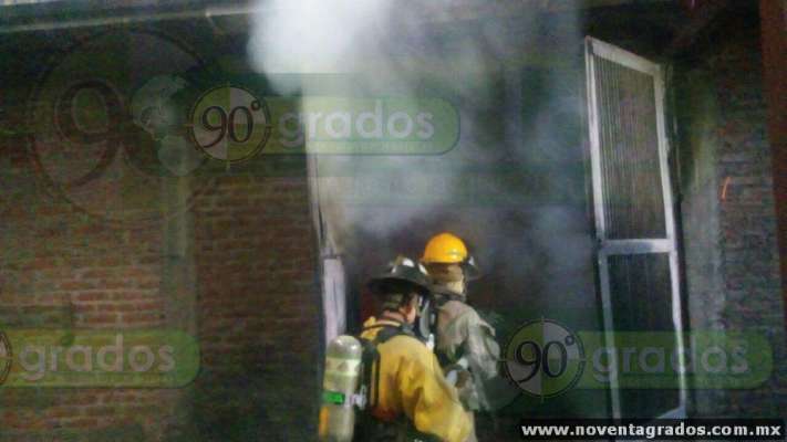 Bomberos de Zacapu, Michoacán, sofocan incendió de aserradero  - Foto 4 