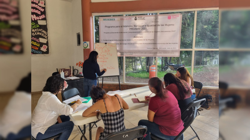 Contribuye Seimujer al desarrollo educativo de michoacanas de 41 municipios