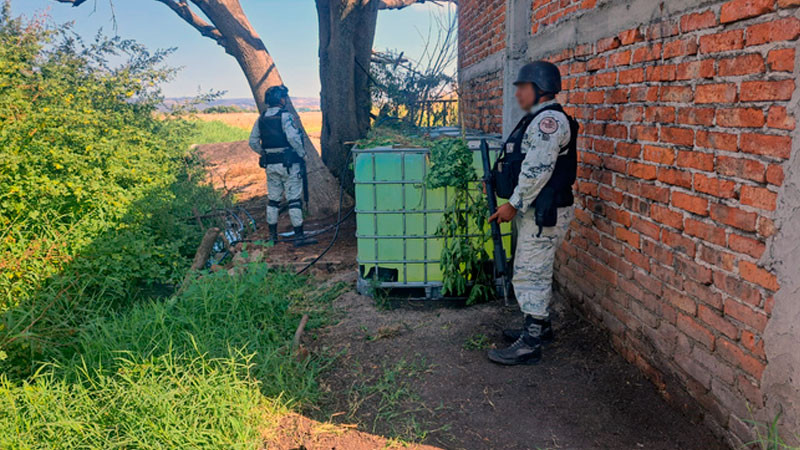 En Guanajuato localizan dos tomas clandestinas y asegura contenedores con huachicol 