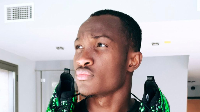 Futbolista pierde la vida tras desplomarse dentro del campo de juego 