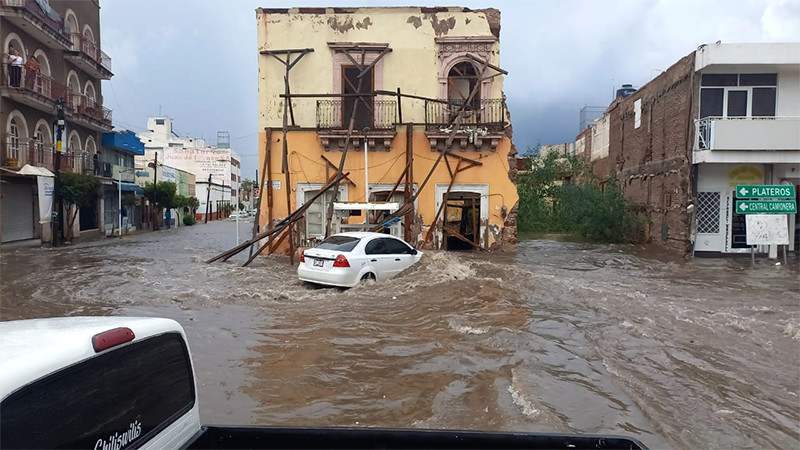 Fuertes lluvias en Fresnillo, Zacatecas colapsa casa y causa inundaciones  