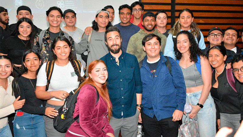 Comparte Gerardo Oñate su “Poderoso Victoria” con estudiantes de la UMSNH 