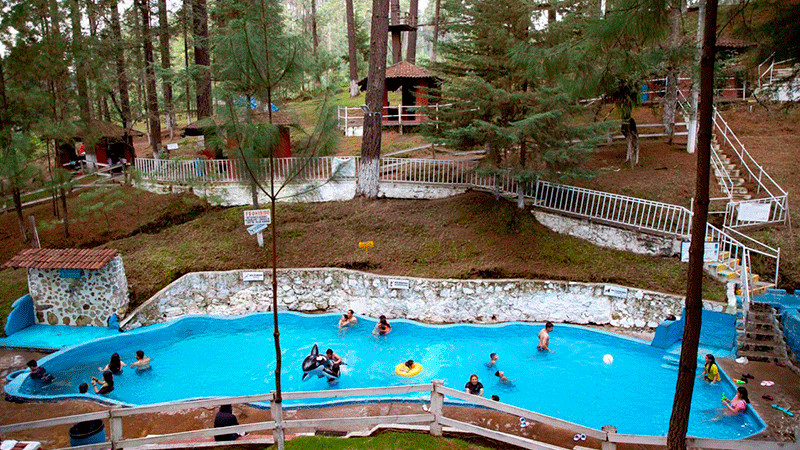 Invita Foturmich a la ruta de la Monarca, las esferas y las aguas termales 