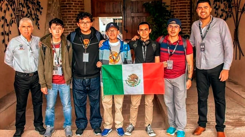 Alumno de Cherán gana plata en Olimpiada de Física en Honduras 