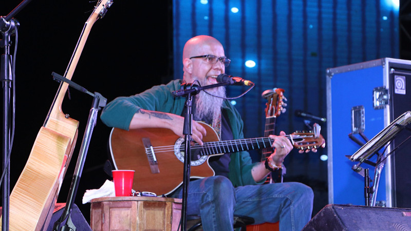 Se presenta Fernando Delgadillo en la Feria de Todos los Santos en Ciudad Hidalgo 