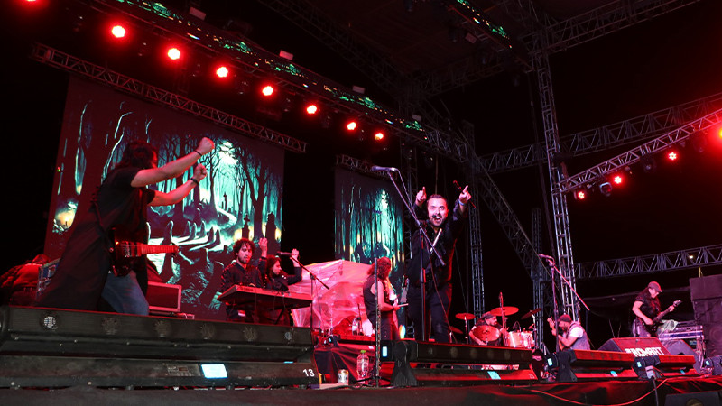 Una noche eufórica, cargada de energía y entusiasmo, fue la que se vivió con la presentación de la Agrupación Elefante