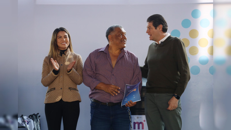 Reconoce Alfonso Martínez a líderes sociales