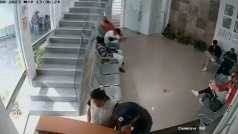Asaltan a señora dentro de una notaría en Puebla; le roban 100 mil pesos 