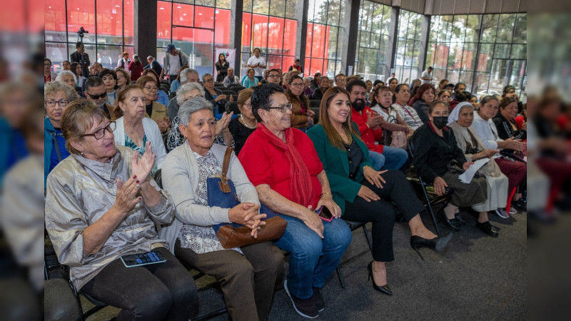 Con anteojos, DIF Michoacán mejora la salud visual de más de mil 900 personas 