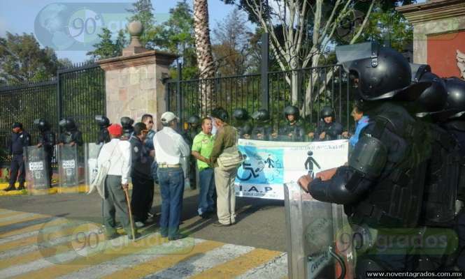 Ante incumplimiento de acuerdos, discapacitados se manifiestan en Casa de Gobierno - Foto 2 