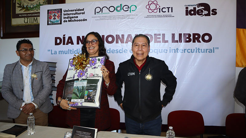 Presenta UIIM los 3 primeros libros editados en esta institución