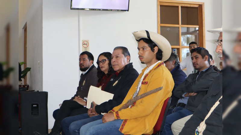 Presenta UIIM los 3 primeros libros editados en esta institución