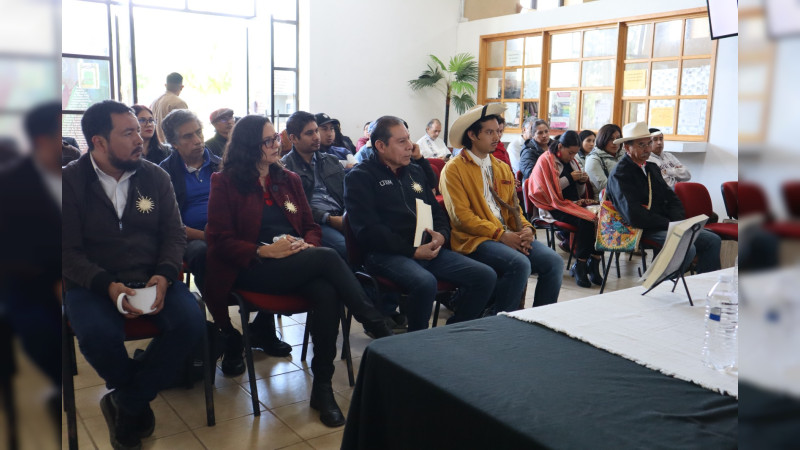 Presenta UIIM los 3 primeros libros editados en esta institución