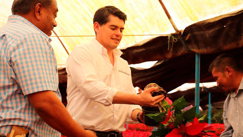 Refrenda Toño Ixtláhuac respaldo a productores de Nochebuena