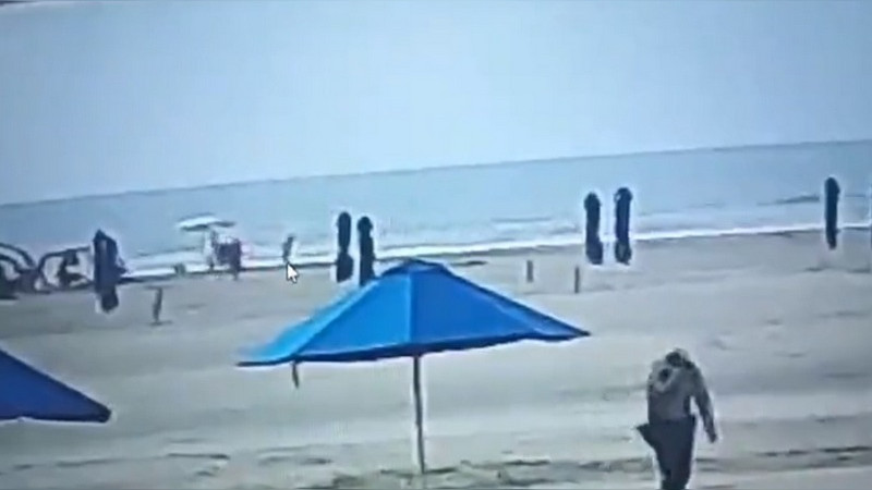 Mujer muere al caerle un rayo en playa de Cartagena, Colombia 
