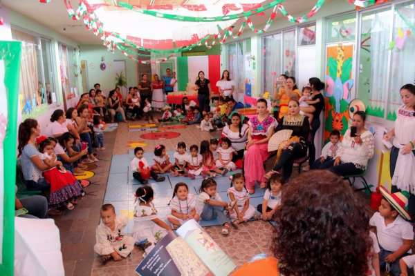 Celebra Estancia Infantil mañana mexicana 