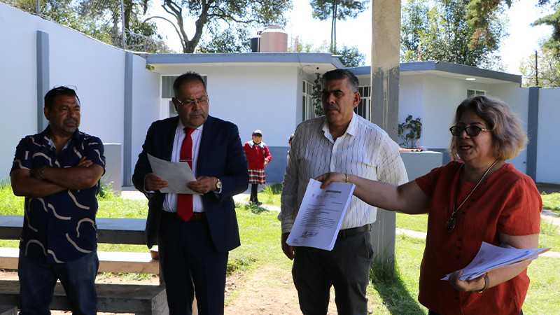 Para solucionar falta de maestros, alcalde José Luis Téllez se reúne con directivos y padres de familia de primaria de San Bartolo