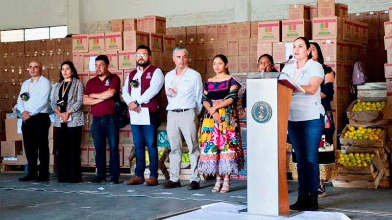 Entrega DIF apoyos alimentarios en Uruapan y comunidades con autogobierno 