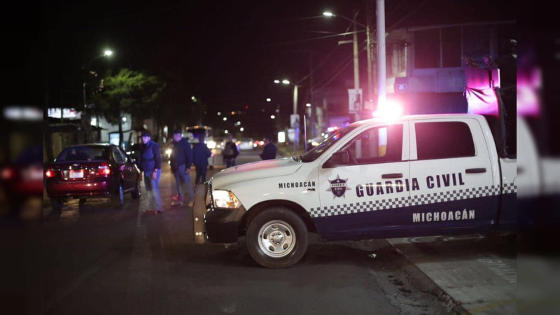 Fuerzas estatales y federales inician desbloqueos en dos puntos carreteros en Michoacán