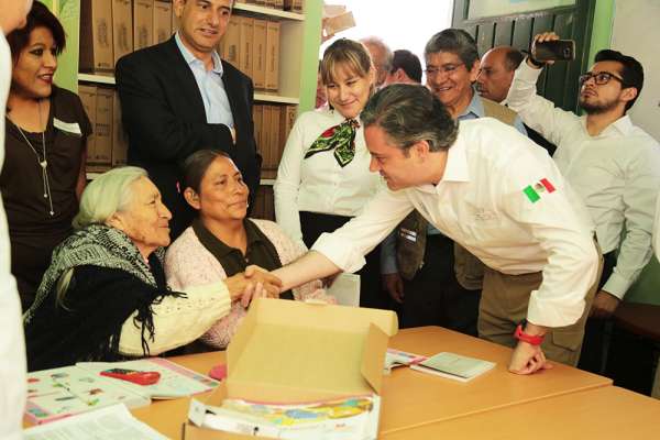 Celebra Aurelio Nuño reanudación de clases en las escuelas de Michoacán, Guerrero y Oaxaca 