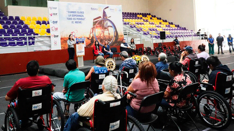 Realizan DIF Uruapan y Club Rotario segunda entrega de sillas de ruedas  