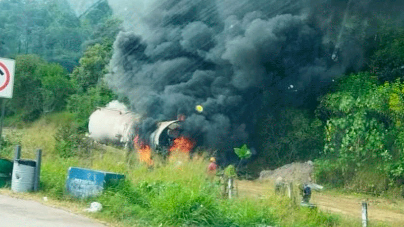 Se incendia contenedor de asfalto en Uruapan, Michoacán, solo hubo daños materiales  
