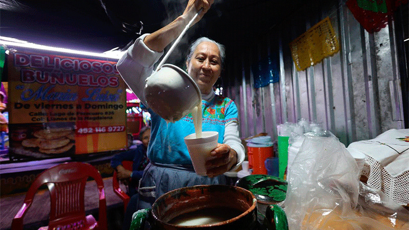 Inaugura Herminio Loya 15° Festival del Atole en Uruapan