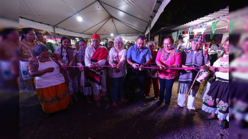 Inaugura Herminio Loya 15° Festival del Atole en Uruapan