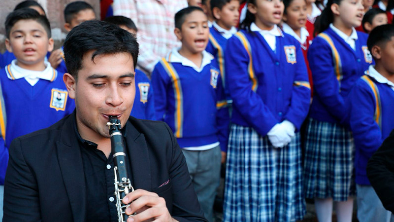 Coros y rondas escolares reforzarán la NEM en Michoacán: SEE