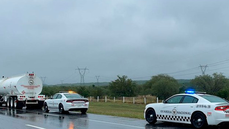 Guardia Nacional detiene a conductor de camión que transportaba 40 mil litros de combustible sin documentación 