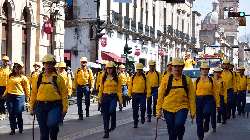 Por primera vez, combatientes de incendios participan en desfile del 20 de noviembre