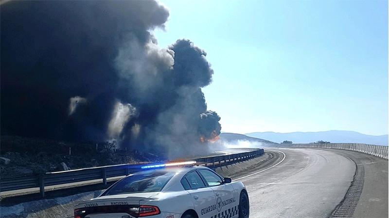 Pipa cargada de combustible se incendia en autopista Puebla.-Orizaba; genera afectaciones viales 