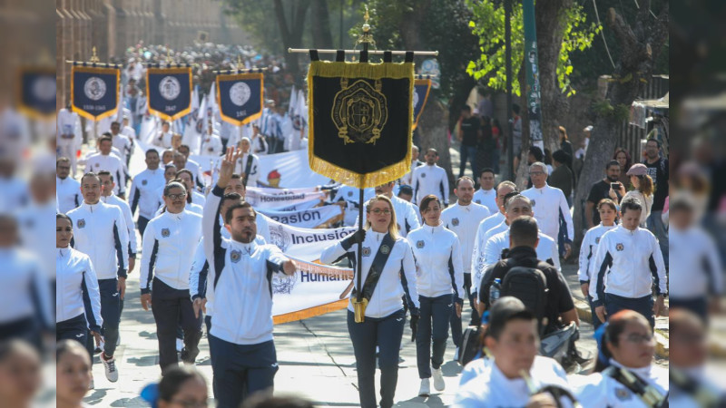 Muestran la grandeza de la Universidad Michoacana en el desfile del 20 de noviembre  