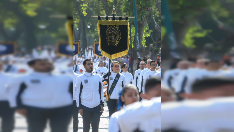 Muestran la grandeza de la Universidad Michoacana en el desfile del 20 de noviembre  