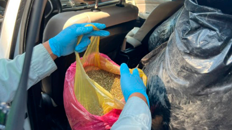 Guardia Nacional encuentra más de 70 kilos de droga en camioneta de lujo abandona 