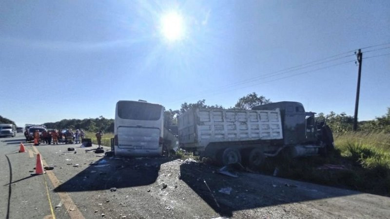 Accidente de un autobús de pasajeros deja 20 muertos y 6 heridos en Perú 