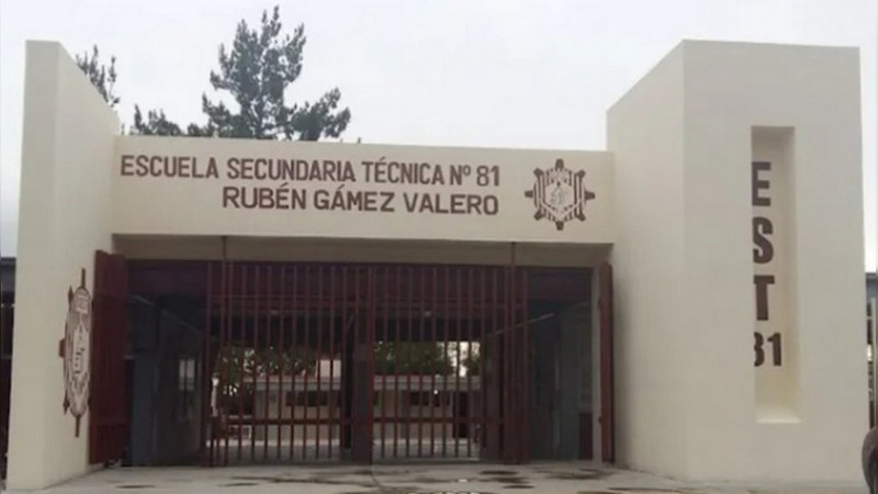 Hallan muerto a un hombre en las canchas de futbol de una secundaria en Saltillo, Coahuila 