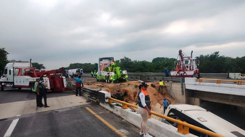 Aumenta a 12 el número de personas fallecidas en accidente de autobús en Veracruz; reportan 58 heridos 