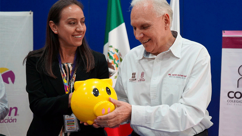 Entrega Cobaem 127 alcancías del Boteo Teletón 2023