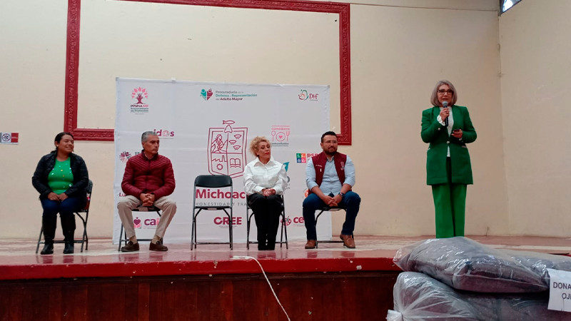 DIF Michoacán entrega más de 2 mil 500 cobijas a municipios y autogobiernos
