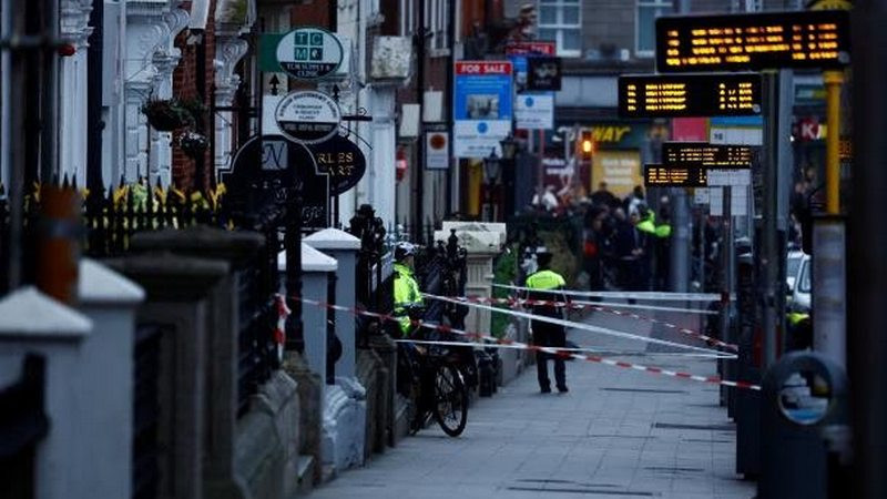 Reportan 5 personas heridas tras ataque masivo con arma blanca en Dublín, Irlanda 