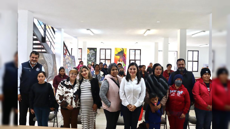 Entrega Bienestar apoyos económicos a mujeres con cáncer de Pátzcuaro