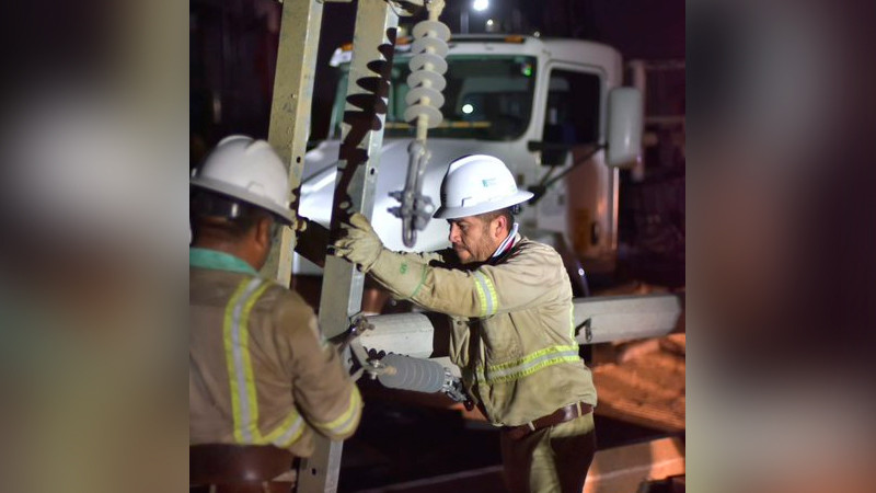 Faltan 5 mil 900 casas y negocios por recuperar servicio eléctrico en Acapulco: CFE 