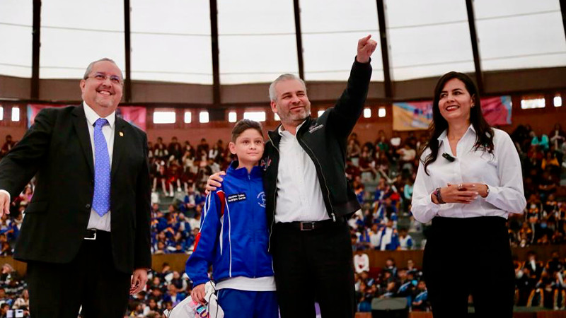 Más de mil 200 escuelas serán beneficiadas con tenis: SEE 