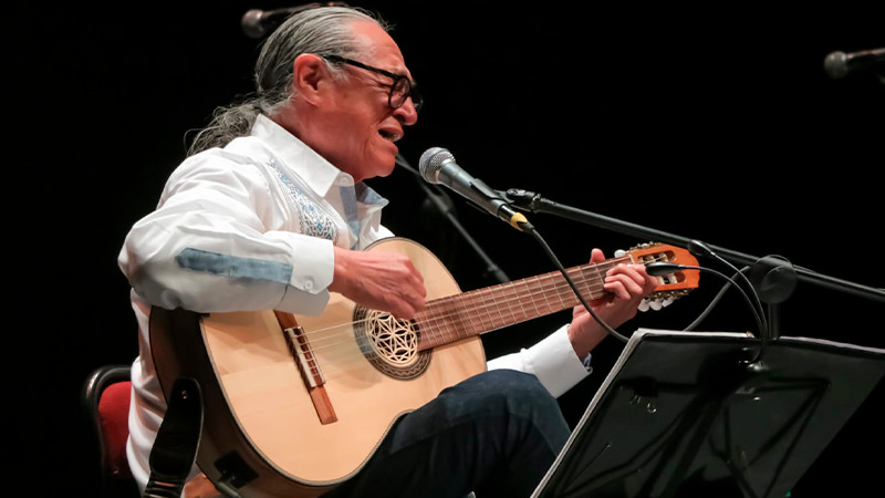 Gabino Palomares le canta al amor y a la izquierda mexicana, en el Melchor Ocampo