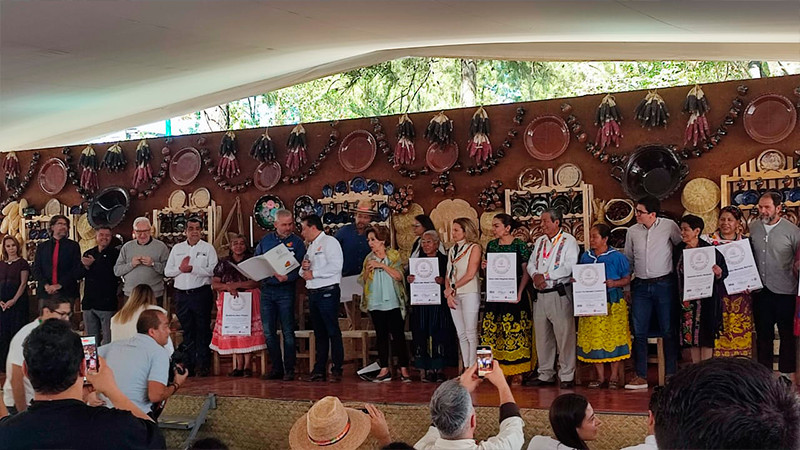 Reciben nombramiento 14 cocineras tradicionales de Michoacán
