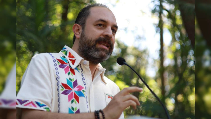 Nacho Campos inaugura sexto Festival del Charanda en Uruapan