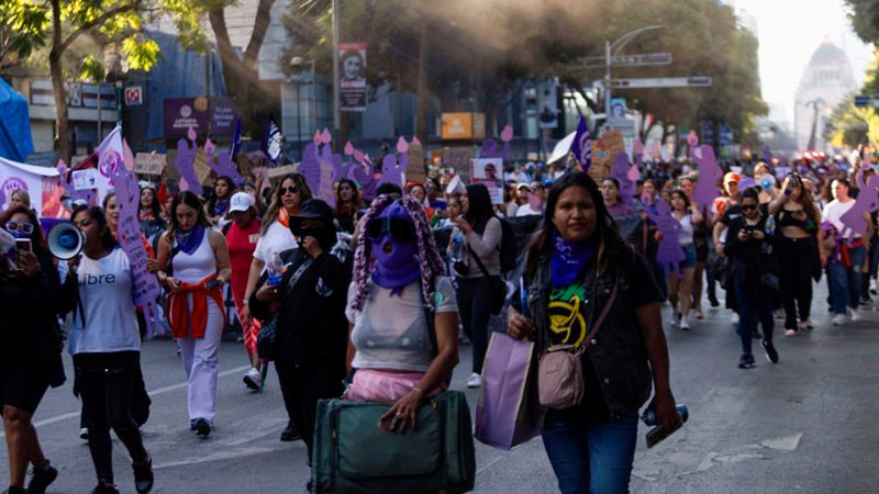 Marchan mil 500 personas por la eliminación de la violencia contra la mujer en CDMX 