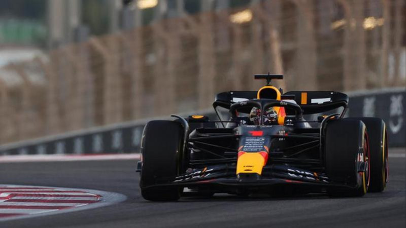 Vertsappen gana el GP de Abu Dhabi; Checo Pérez fuera del podio por penalización 