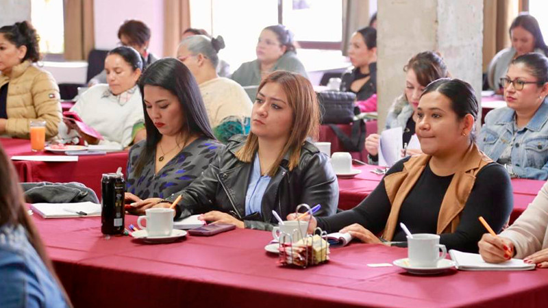 Docentes mejoran estrategias para atender a estudiantes con discapacidad: SEE